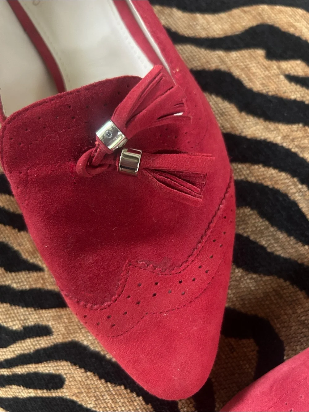 Vince Camuto Red Suede Tassel Pointed Loafers size 8M/38